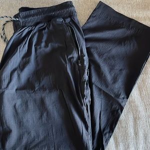 Athleta Trekkie Straight Crop - Black - sz 10 Tall